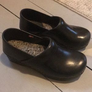Brand new Sanita work clogs
